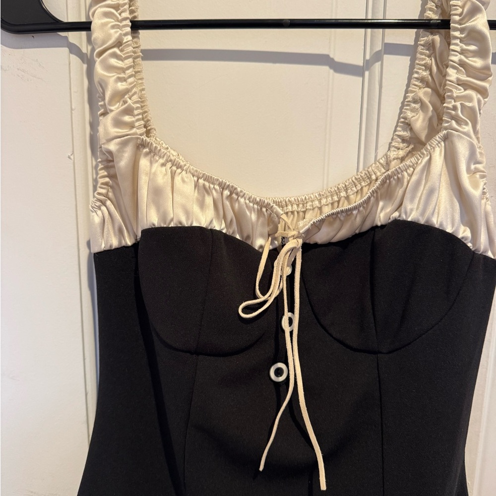 iamkoko.la S Black Mini Dress with Ivory Pleated Trim - Picture 4 of 5